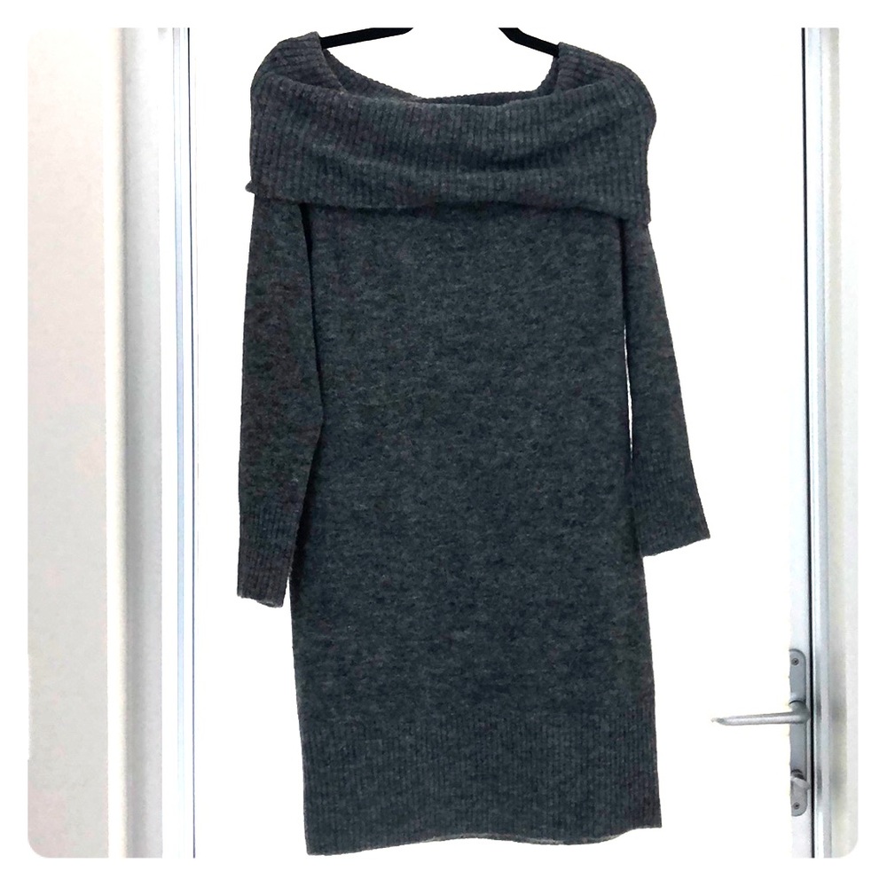 Aritzia wilfred free off shoulder dress size s